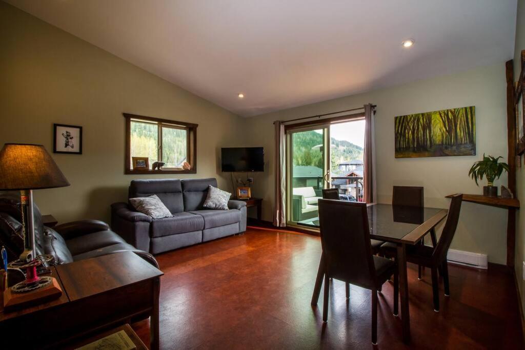 The Best 2 Bedrooms Suite In Revelstoke! Luaran gambar
