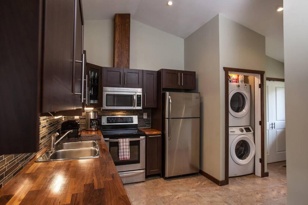 The Best 2 Bedrooms Suite In Revelstoke! Luaran gambar