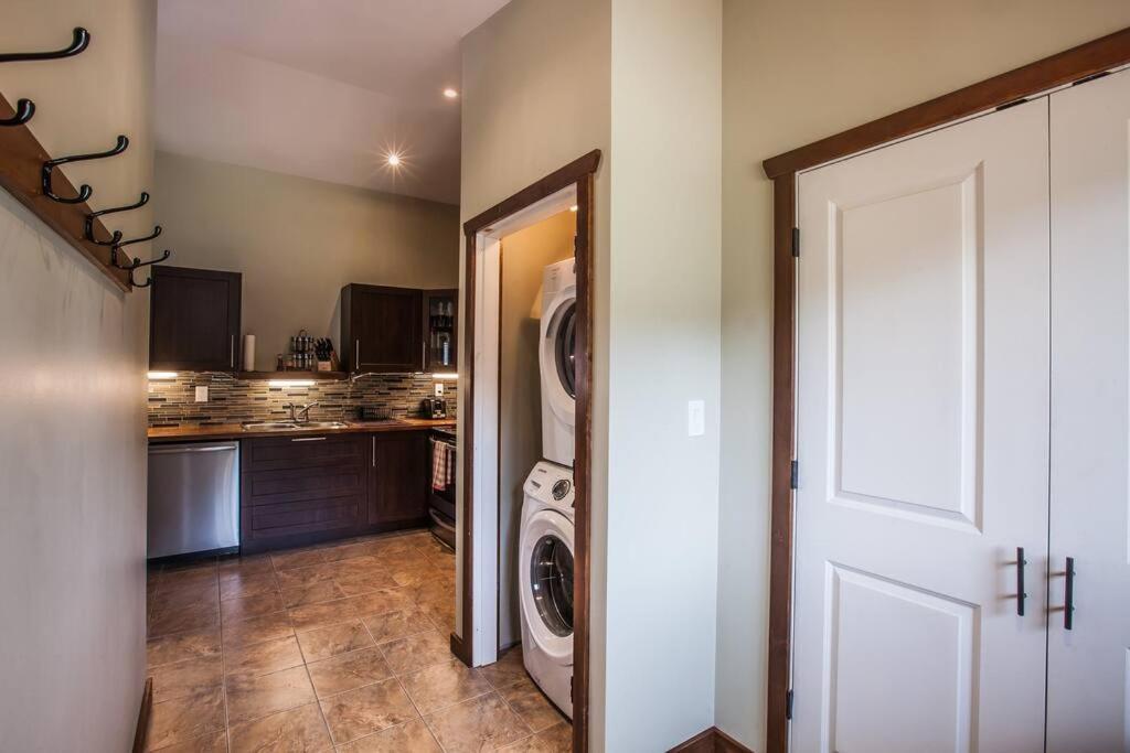 The Best 2 Bedrooms Suite In Revelstoke! Luaran gambar