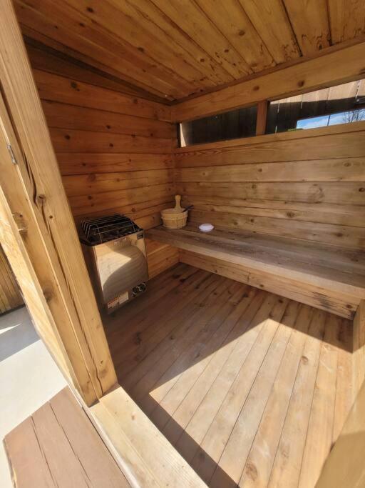 The Best 2 Bedrooms Suite In Revelstoke! Luaran gambar